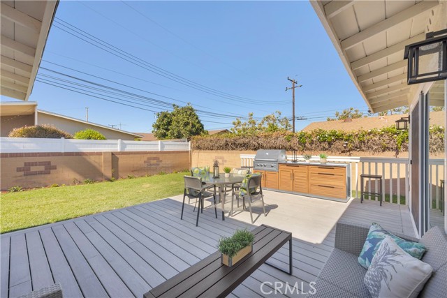 8381 E Blithedale Street, Long Beach CA: https://media.crmls.org/medias/ca9919fe-8828-488c-898d-c234f5f43bc3.jpg