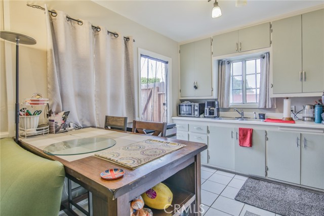 717 Ultimo Avenue, Long Beach CA: https://media.crmls.org/medias/ca9991d2-2592-4207-876e-4a004b5531b1.jpg