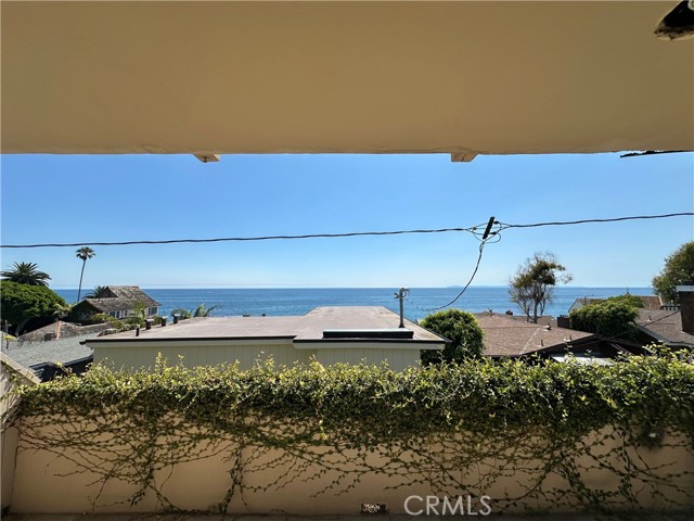 2037 Coast Hwy, Laguna Beach CA: https://media.crmls.org/medias/ca99b3f0-ed1c-4e6e-a47c-cdd537759805.jpg