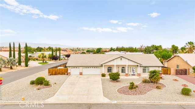12710 Yorkshire Drive, Apple Valley CA: https://media.crmls.org/medias/ca9b03d9-66ee-4dbb-a3ec-7794c55573bd.jpg