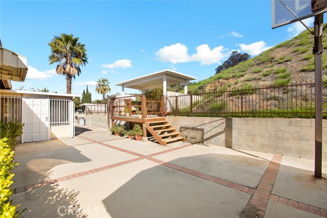 8216 Glencrest, Sun Valley CA: https://media.crmls.org/medias/ca9b92c9-6240-44f7-9019-12363351cb62.jpg