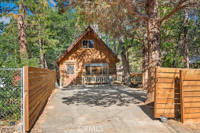 604 Spruce Lane, Sugarloaf CA: https://media.crmls.org/medias/ca9bc3cf-953e-4bfb-89d0-64a5b73f06e4.jpg