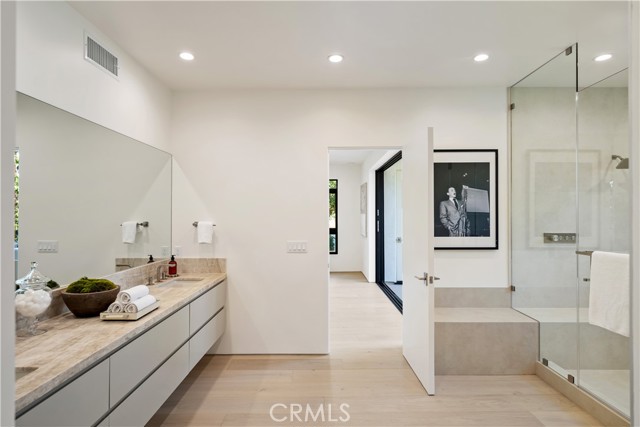 10840 Queensland, Los Angeles CA: https://media.crmls.org/medias/ca9d792c-d6e1-48c3-a38b-6f5a42f0fe33.jpg