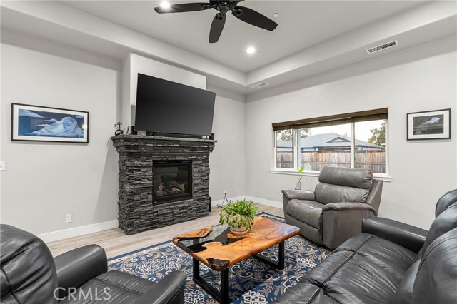 Detail Gallery Image 8 of 56 For 1345 W Lindo, Chico,  CA 95926 - 4 Beds | 3 Baths