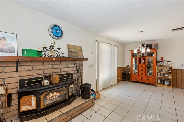 7486 Earhart Avenue, Hesperia CA: https://media.crmls.org/medias/ca9dd1f0-08a2-4fe6-a143-c4ff0512f100.jpg