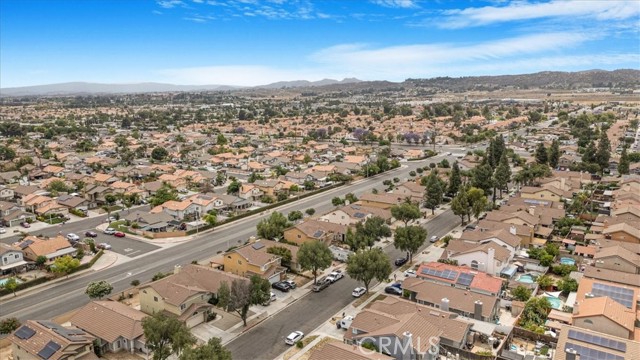 Detail Gallery Image 4 of 41 For 507 Coudures Way, Perris,  CA 92571 - 3 Beds | 2/1 Baths