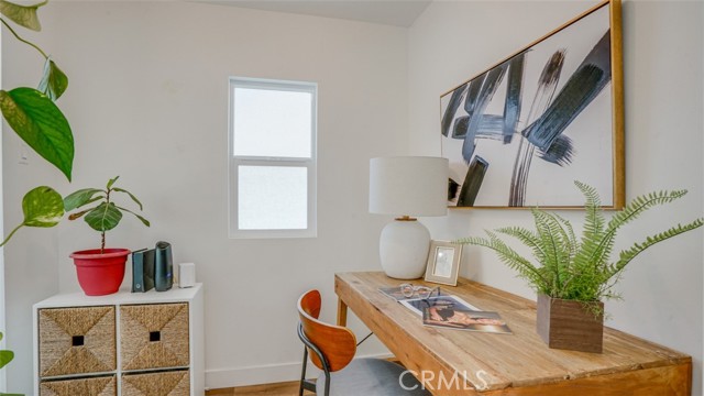 231 W Cedar Avenue, Burbank CA: https://media.crmls.org/medias/ca9e0b4a-63a5-4724-a020-b441d4104ea3.jpg