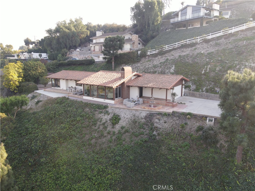 https://media.crmls.org/medias/caa025ec-9d98-4527-8a3f-57e35f5af89e.jpg?preset=X-Large