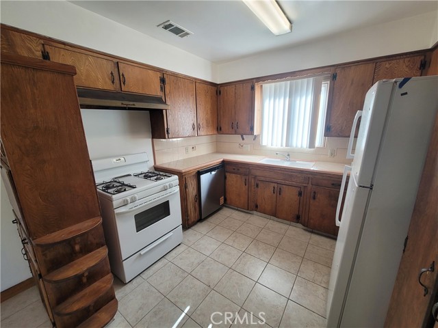 34726 Pecan Avenue, Yucaipa CA: https://media.crmls.org/medias/caa0327a-58b7-4a70-b499-7df77ffa6d95.jpg