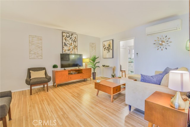 1030 E 2nd Street, Long Beach CA: https://media.crmls.org/medias/caa077ac-2881-4f52-a885-5e7f5c9b615d.jpg