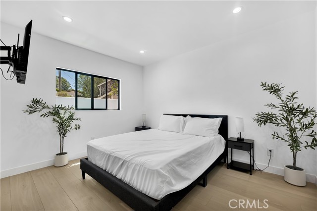 Detail Gallery Image 33 of 55 For 17072 Oak View Dr, Encino,  CA 91436 - 4 Beds | 3 Baths