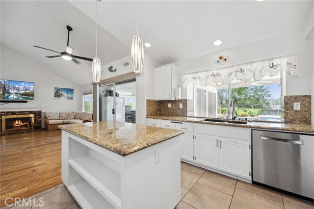 24805 Morning Mist Drive, Moreno Valley CA: https://media.crmls.org/medias/caa08d18-c81a-4aca-ac31-0ea49c4a7f14.jpg