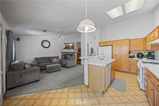 12994 High Vista st, Victorville CA: https://media.crmls.org/medias/caa0ee31-689f-4d83-80be-72f3f02a1a34.jpg