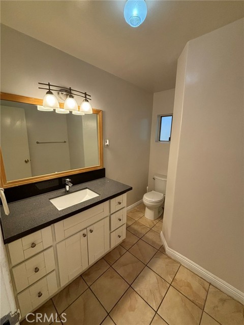 Detail Gallery Image 10 of 15 For 17533 Raymer St a,  Northridge,  CA 91325 - 1 Beds | 2 Baths