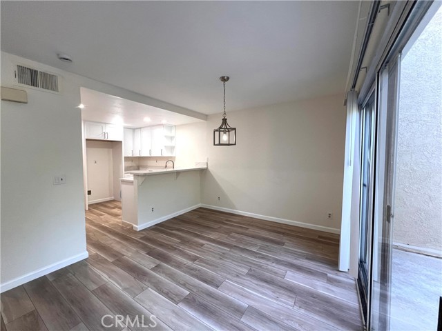Detail Gallery Image 3 of 15 For 75 Stanford Ct. #70,  Irvine,  CA 92612 - 2 Beds | 2/1 Baths