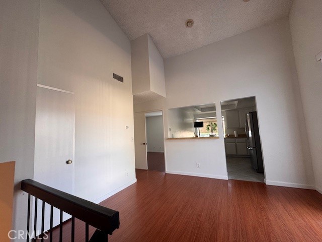 21551 Burbank Boulevard, Woodland Hills CA: https://media.crmls.org/medias/caa19719-9429-418e-911f-bdfdb489c526.jpg