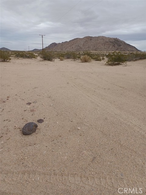 Detail Gallery Image 2 of 5 For 800 Bodick Rd, Landers,  CA 92285 - – Beds | – Baths