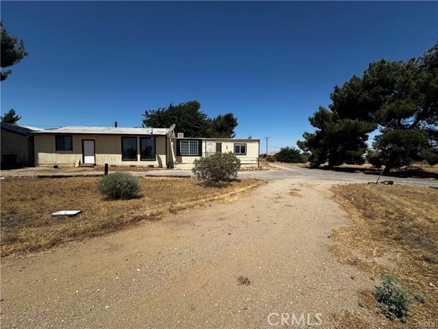 11876 Salem Road, Victorville CA: https://media.crmls.org/medias/caa1ea73-1564-445e-ad01-b93f70b426af.jpg