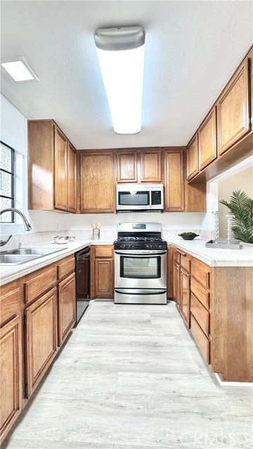Detail Gallery Image 5 of 15 For 2971 Plaza Del Amo #243,  Torrance,  CA 90503 - 2 Beds | 2/1 Baths