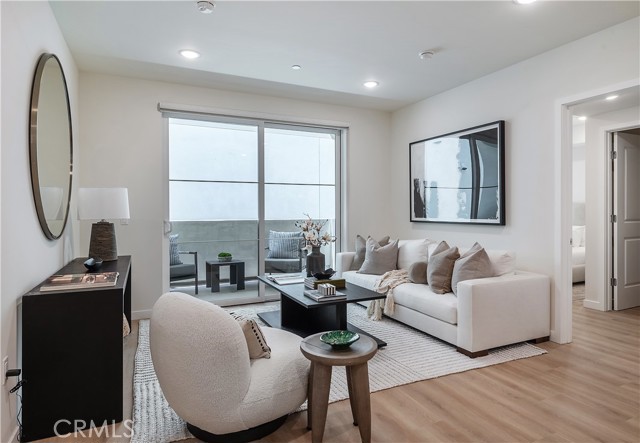 Detail Gallery Image 2 of 27 For 1303 S Orange Grove Ave #601,  Los Angeles,  CA 90019 - 3 Beds | 2 Baths
