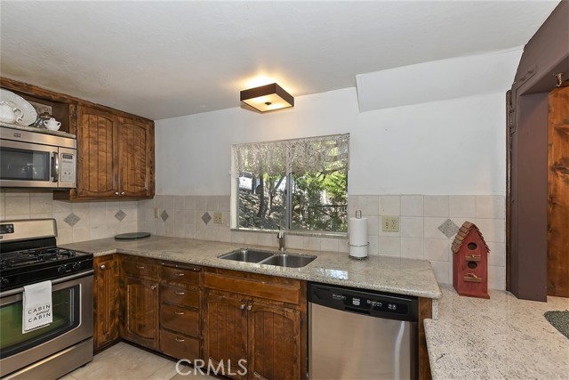 Detail Gallery Image 13 of 40 For 781 Nadelhorn Dr, Lake Arrowhead,  CA 92352 - 4 Beds | 2 Baths