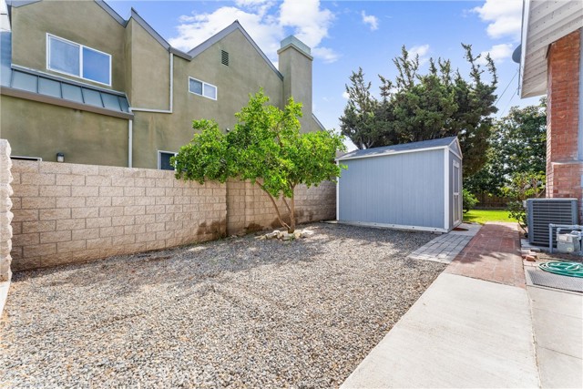 12172 Woodlawn Avenue, North Tustin CA: https://media.crmls.org/medias/caa36ae4-5e48-487b-a8c6-9af944f18724.jpg