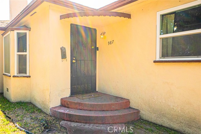 987 W 23rd Street, San Bernardino CA: https://media.crmls.org/medias/caa43e47-3ecb-4b68-97a3-d6d0a2253121.jpg