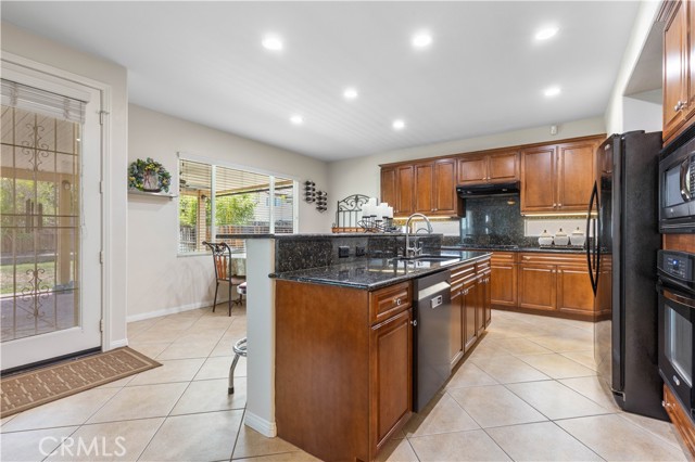 31711 Wintergreen Way, Murrieta CA: https://media.crmls.org/medias/caa45cfa-d186-48f0-a1aa-3e9bfd668c05.jpg