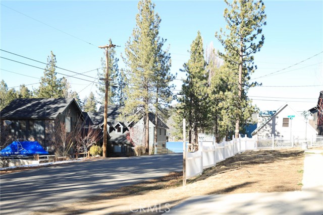 Detail Gallery Image 4 of 49 For 195 Elgin Rd, Big Bear Lake,  CA 92315 - 3 Beds | 2 Baths