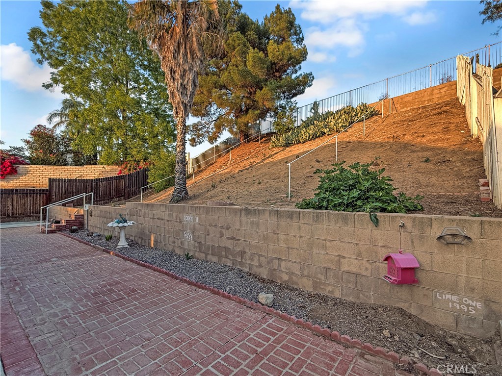 https://media.crmls.org/medias/caa54852-a7b3-4b4f-87f1-447a7d38c9e0.jpg?preset=X-Large