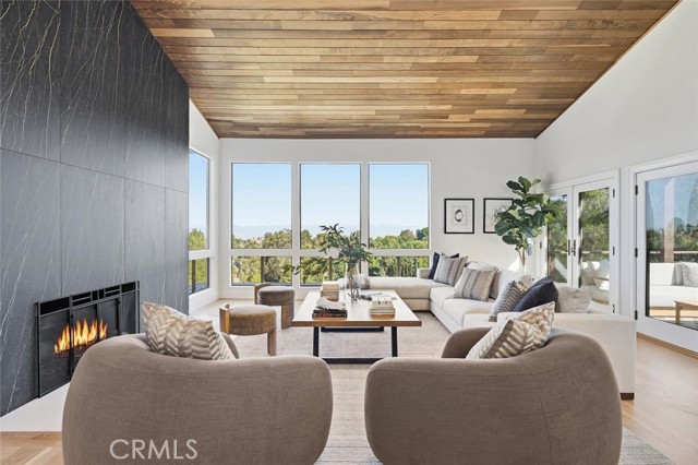 Detail Gallery Image 4 of 66 For 5204 Middlecrest Rd, Rancho Palos Verdes,  CA 90275 - 4 Beds | 3 Baths