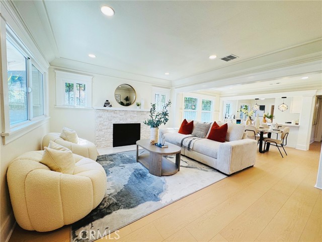 Detail Gallery Image 4 of 22 For 4715 5th Ave, Los Angeles,  CA 90043 - 4 Beds | 2 Baths