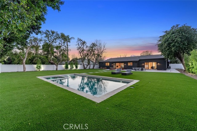 Detail Gallery Image 9 of 46 For 8960 Oak Park Ave, Northridge,  CA 91325 - 4 Beds | 3/1 Baths