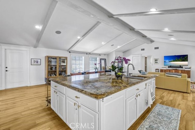 Detail Gallery Image 10 of 24 For 2237 Golden Cir, Newport Beach,  CA 92660 - 3 Beds | 2 Baths