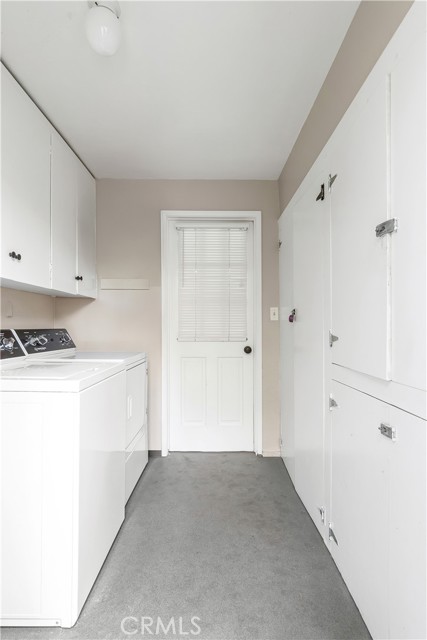 304 Dahlia Place, Corona del Mar CA: https://media.crmls.org/medias/caa80e3e-1ad5-47ad-9038-ae013f2f3443.jpg