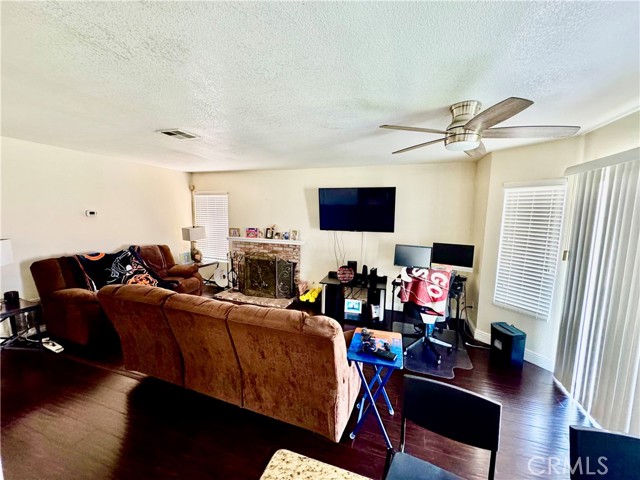 11308 Sherwood Court, Fontana CA: https://media.crmls.org/medias/caa88ebc-3f8d-454c-8019-a4a3b99724ff.jpg