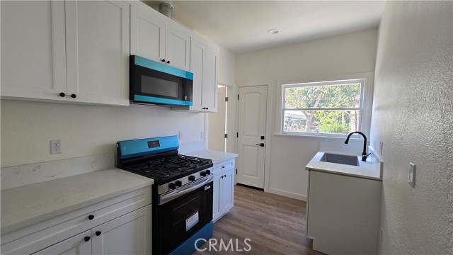 Detail Gallery Image 8 of 8 For 973 N Park, Long Beach,  CA 90813 - 2 Beds | 1 Baths