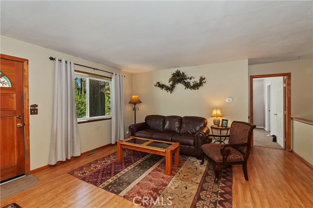 2208 Manzanita Lane, Big Bear City CA: https://media.crmls.org/medias/caa9a5e6-5acf-4978-96e5-73fc722fc1c7.jpg