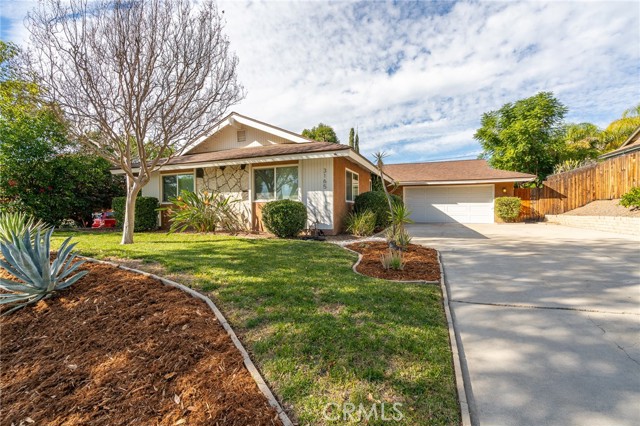 Detail Gallery Image 3 of 44 For 3165 Celeste Dr, Riverside,  CA 92507 - 4 Beds | 2 Baths