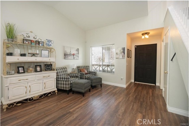 Detail Gallery Image 4 of 19 For 814 Viewtop Cir, Corona,  CA 92881 - 3 Beds | 2/1 Baths