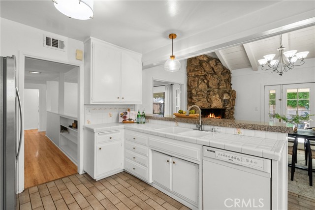 6644 Bianca Avenue, Van Nuys CA: https://media.crmls.org/medias/caaab7e8-8c39-44f8-841f-77e6b01d4824.jpg
