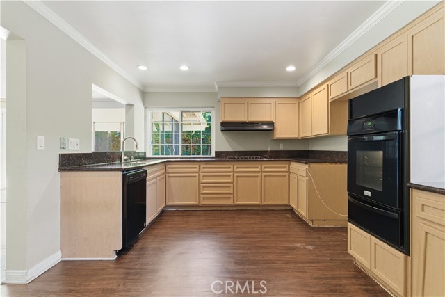 Detail Gallery Image 10 of 37 For 8757 Lurline Ave, Winnetka,  CA 91306 - 4 Beds | 2 Baths