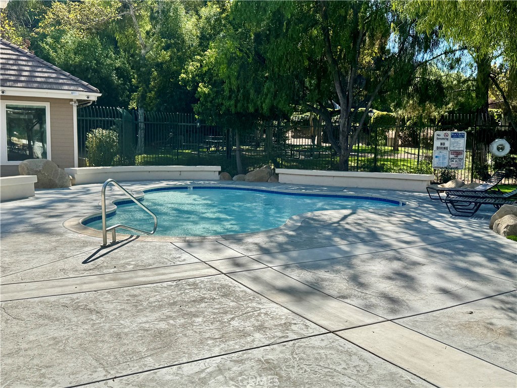 https://media.crmls.org/medias/caab32f6-d520-4981-bbb6-7447f48cb050.jpg?preset=X-Large