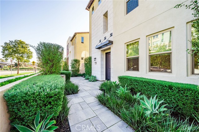 Detail Gallery Image 2 of 49 For 590 Catalonia, Lake Forest,  CA 92630 - 4 Beds | 4 Baths