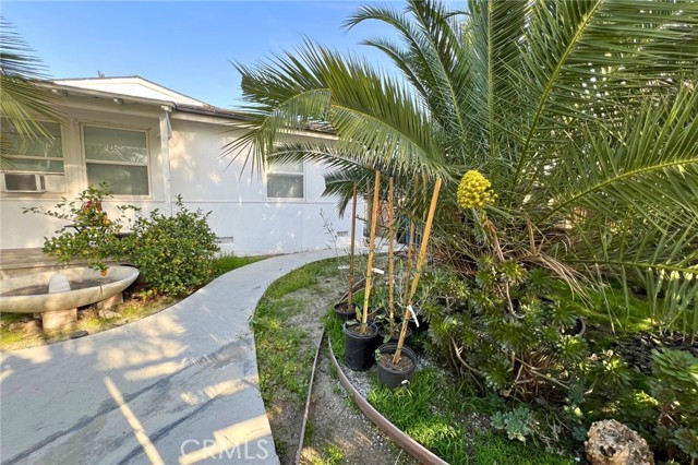 6502 Charlesworth, North Hollywood CA: https://media.crmls.org/medias/caac1e2c-b4c5-4616-be87-4121970e54a8.jpg