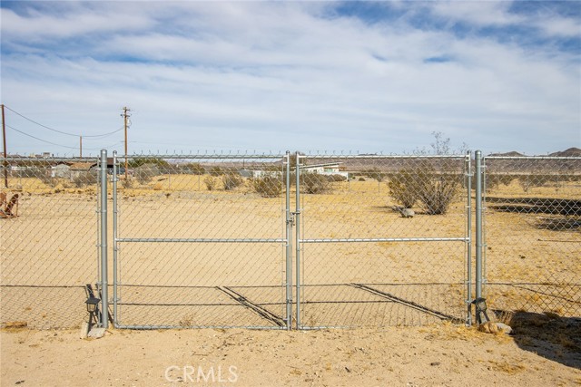 Detail Gallery Image 22 of 50 For 65076 E Broadway, Joshua Tree,  CA 92252 - 2 Beds | 1 Baths