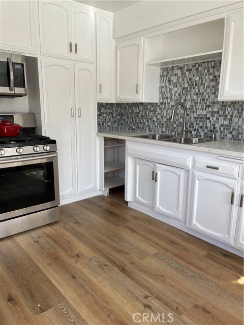 The dishwasher is now installed ... what a beautiful kitchen with new everything!