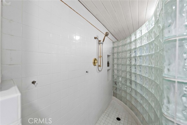 Image 50 of 66 For 2306 Acacia Rd E