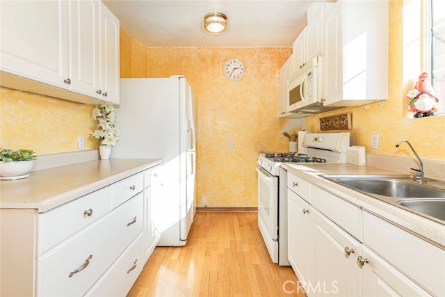 Detail Gallery Image 6 of 29 For 11020 Scoville Ave, Sunland,  CA 91040 - 3 Beds | 2 Baths