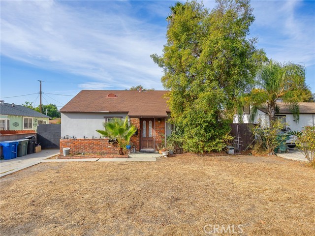 2215 N Brighton Street, Burbank CA: https://media.crmls.org/medias/caaf5c4c-ec64-4600-aa18-27fae126e61c.jpg